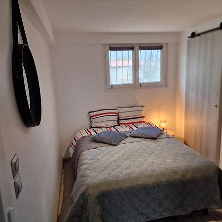 Spacieux Studio Dans Le Beaujolais Saint-Georges-de-Reneins Exteriör bild