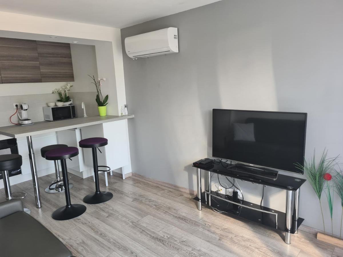 Spacieux Studio Dans Le Beaujolais Saint-Georges-de-Reneins Exteriör bild