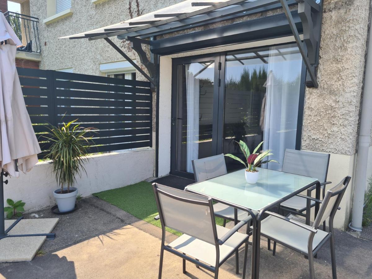 Spacieux Studio Dans Le Beaujolais Saint-Georges-de-Reneins Exteriör bild