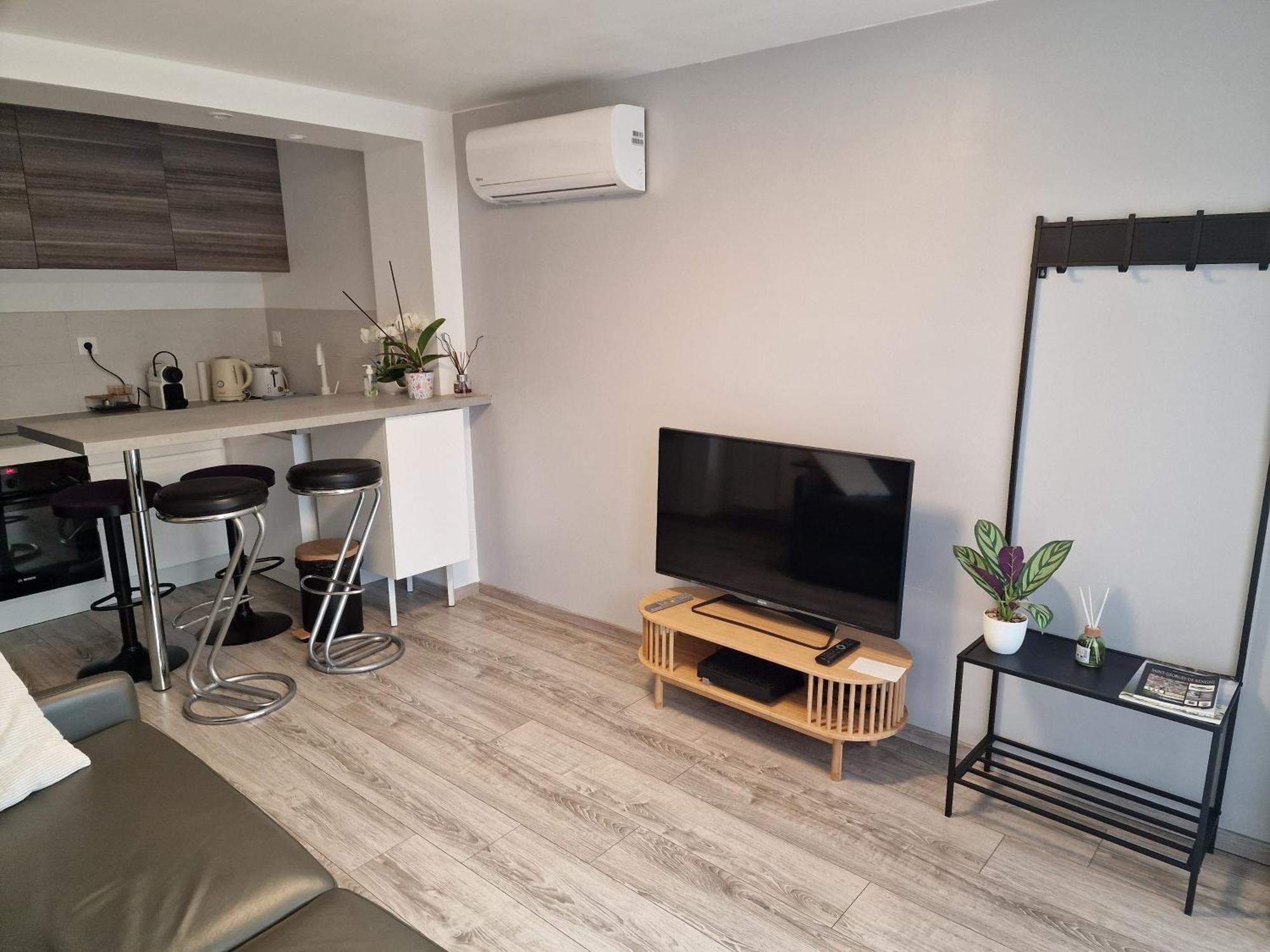 Spacieux Studio Dans Le Beaujolais Saint-Georges-de-Reneins Exteriör bild