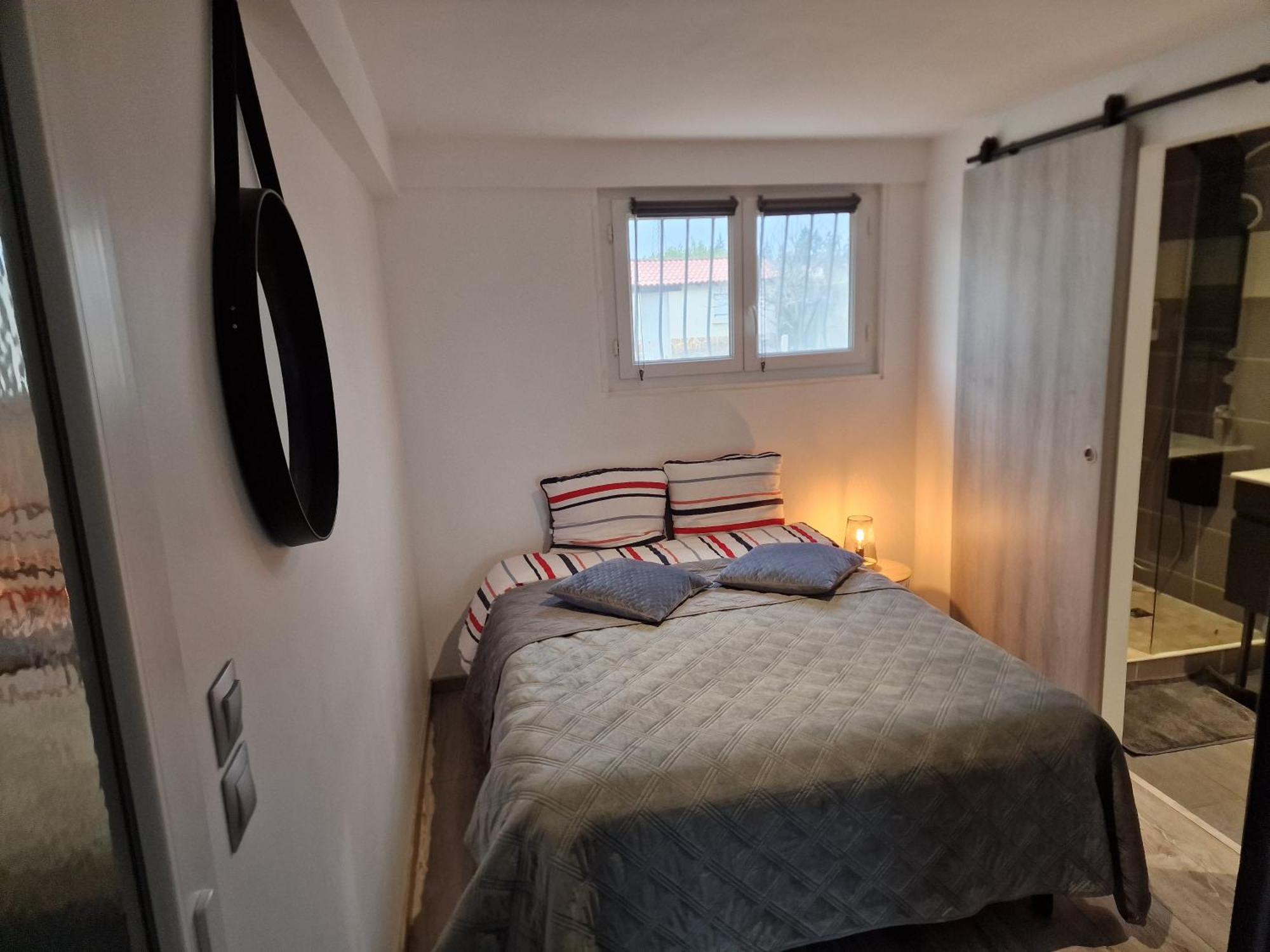 Spacieux Studio Dans Le Beaujolais Saint-Georges-de-Reneins Exteriör bild